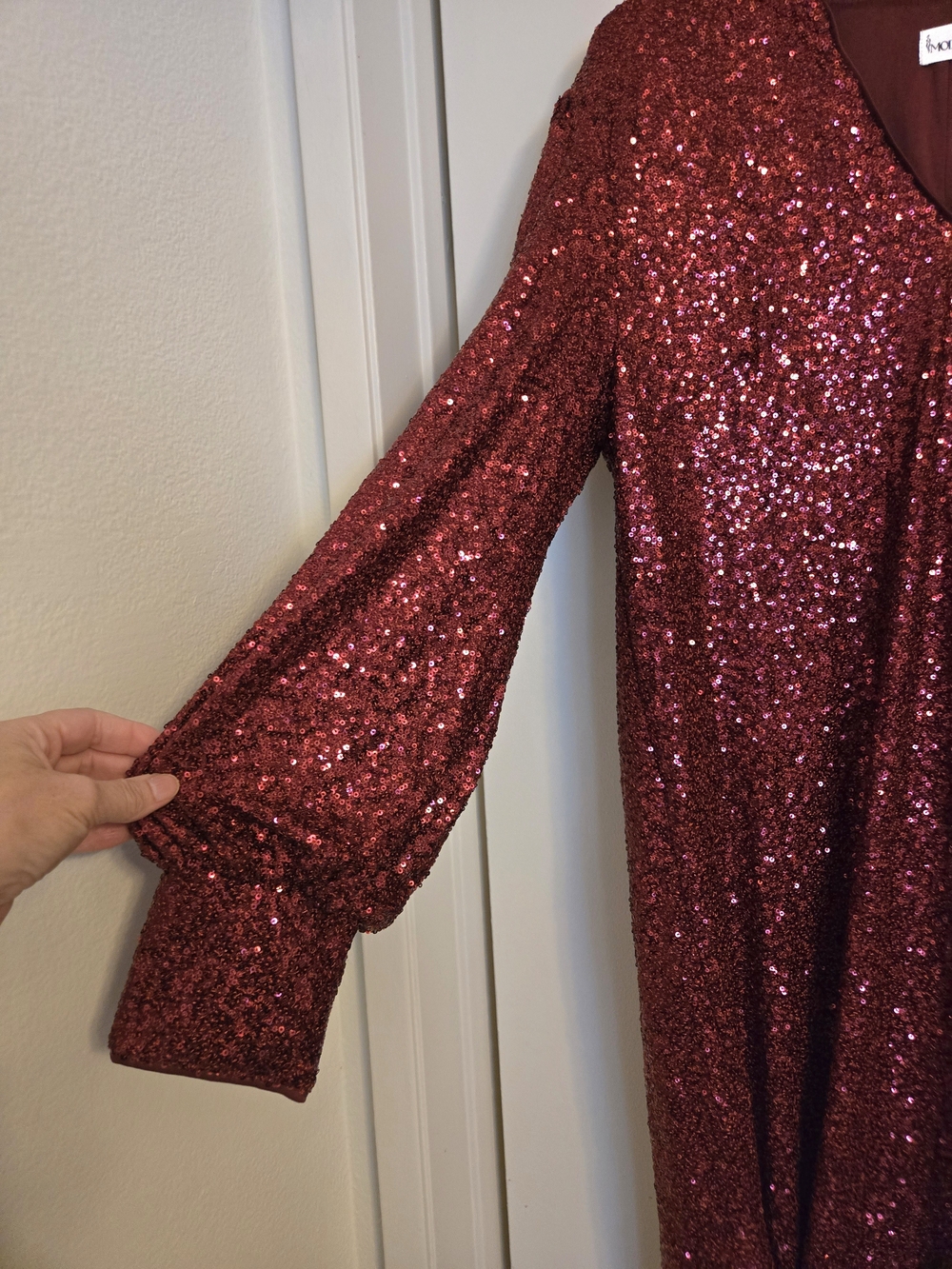 Minimalist Loose Shimmering V-neck Burgundy Maxi Party Dress - Picture 3 of 4
